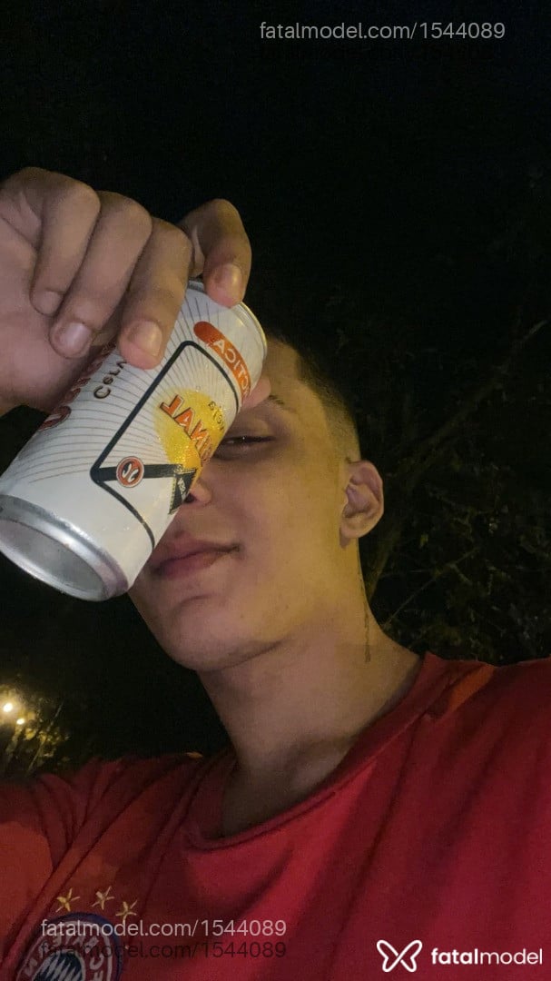 Acompanhante homem com cabelo castanho de olhos castanhos - Henrique