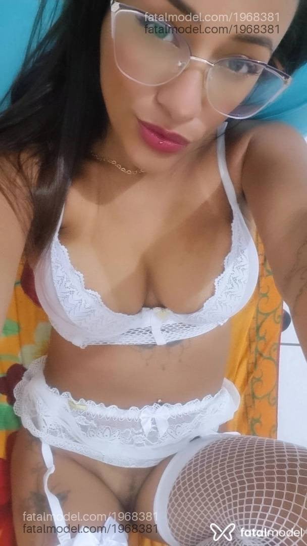 Acompanhante mulher com cabelo castanho de olhos castanhos - Bubu