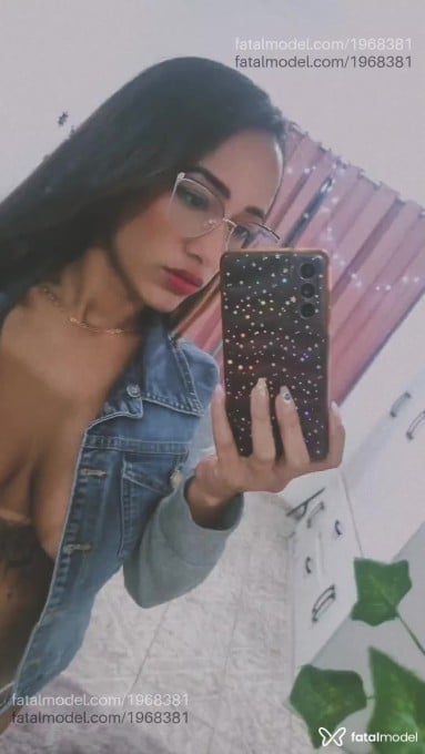 Acompanhante mulher com cabelo castanho de olhos castanhos - Bubu Acompanhante mulher com cabelo castanho de olhos castanhos - Bubu
