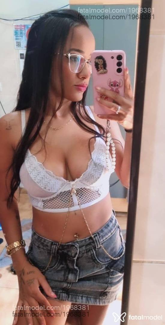 Acompanhante mulher com cabelo castanho de olhos castanhos - Bubu
