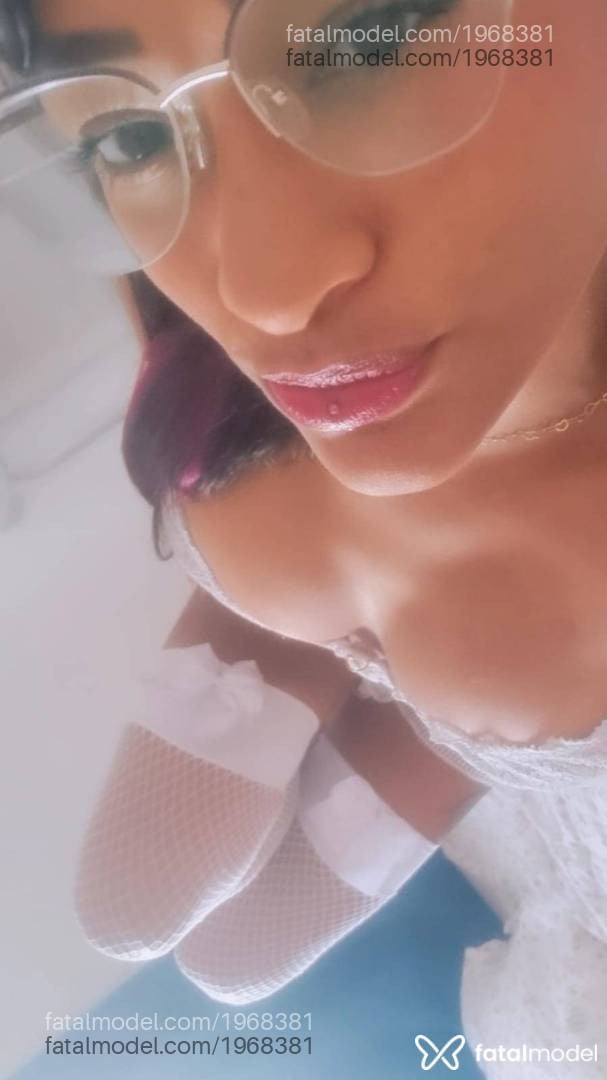 Acompanhante mulher com cabelo castanho de olhos castanhos - Bubu