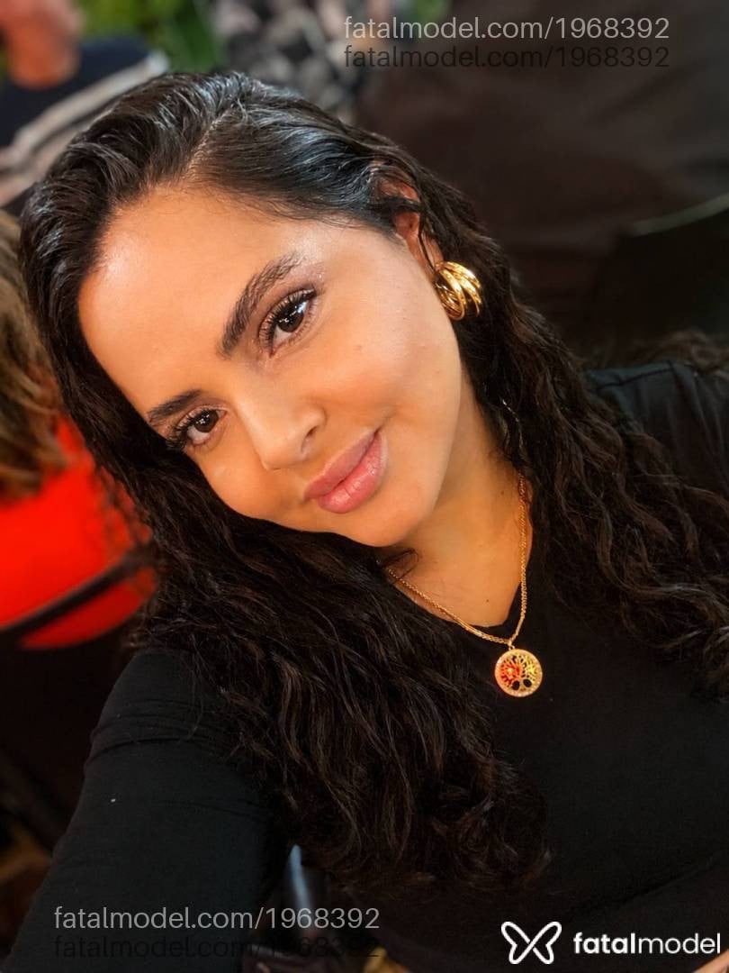 Acompanhante mulher com cabelo castanho de olhos castanhos em Maringá Acompanhante mulher com cabelo castanho de olhos castanhos em Maringá - Ayla Romani