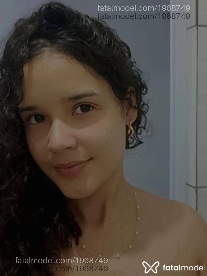 Acompanhante mulher com cabelo castanho de olhos castanhos - Lety