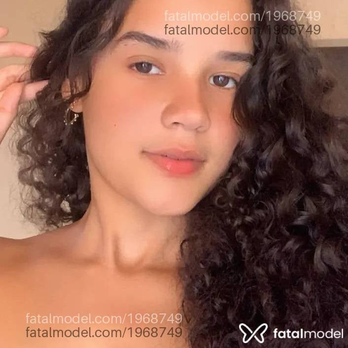 Acompanhante mulher com cabelo castanho de olhos castanhos - Lety