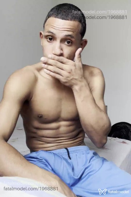 Acompanhante homem morena (o) de olhos pretos - Menor Jotta Acompanhante homem morena (o) de olhos pretos - Menor Jotta
