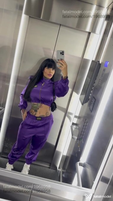 Acompanhante mulher morena (o) de olhos castanhos em São Paulo Acompanhante mulher morena (o) de olhos castanhos em São Paulo - Juju Lamborghini