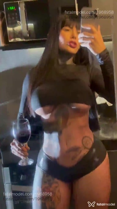 Acompanhante mulher morena (o) de olhos castanhos em São Paulo Acompanhante mulher morena (o) de olhos castanhos em São Paulo - Juju Lamborghini