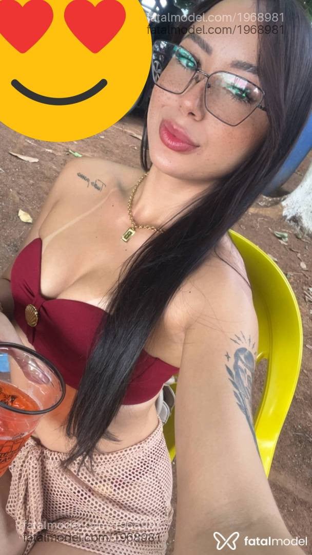 Acompanhante mulher com cabelo castanho de olhos pretos - Rafaela
