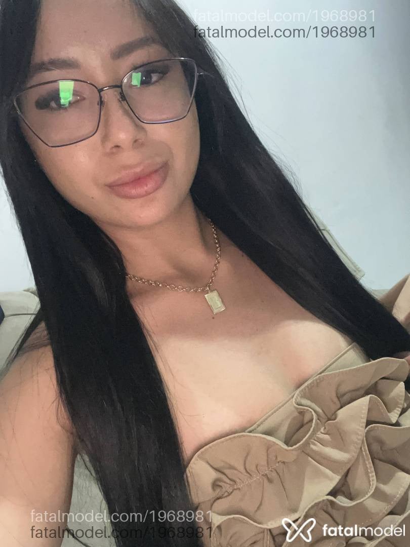 Acompanhante mulher com cabelo castanho de olhos pretos - Rafaela
