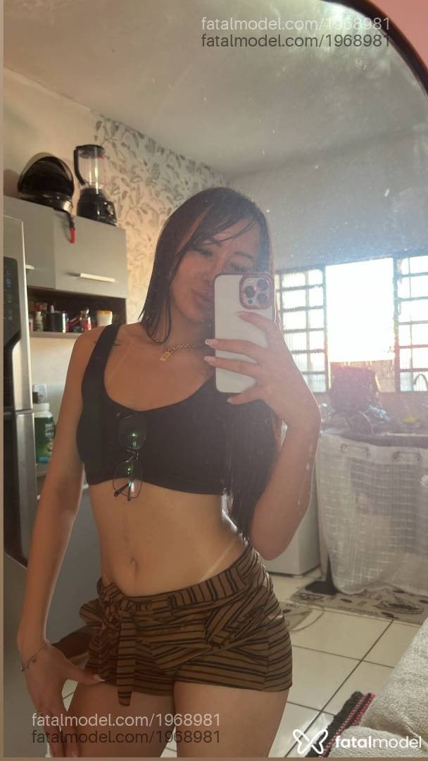 Acompanhante mulher com cabelo castanho de olhos pretos - Rafaela