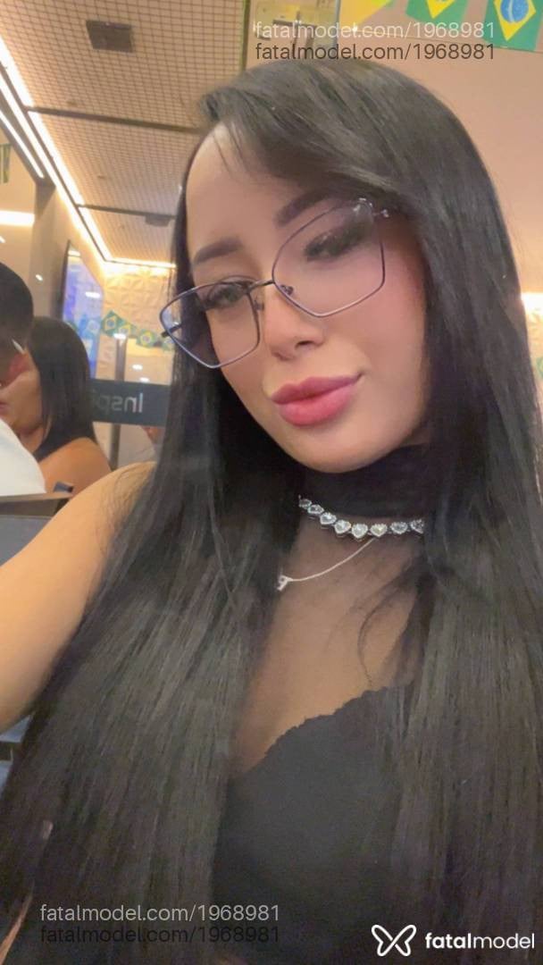 Acompanhante mulher com cabelo castanho de olhos pretos em Goiânia - Rafaela