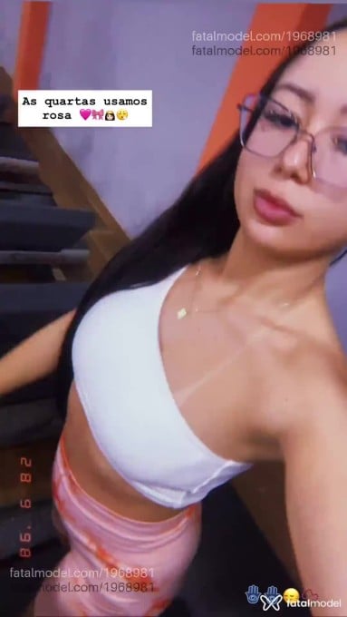 Acompanhante mulher com cabelo castanho de olhos pretos em Goiânia - Rafaela