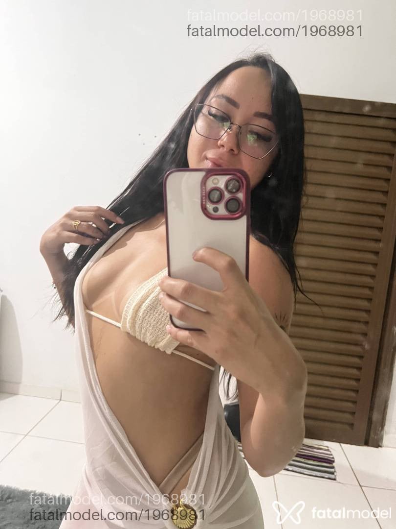 Acompanhante mulher com cabelo castanho de olhos pretos - Rafaela