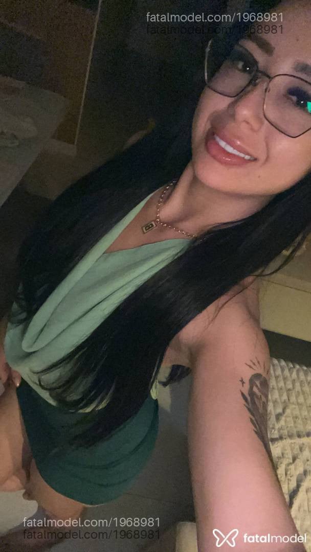 Acompanhante mulher com cabelo castanho de olhos pretos - Rafaela