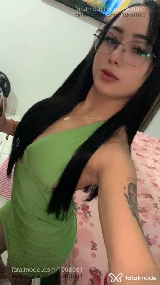 Acompanhante mulher com cabelo castanho de olhos pretos - Rafaela