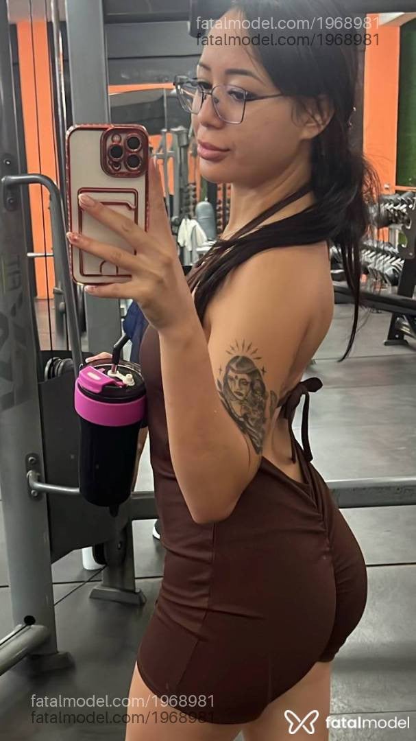 Acompanhante mulher com cabelo castanho de olhos pretos em Goiânia - Rafaela