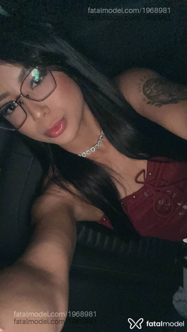 Acompanhante mulher com cabelo castanho de olhos pretos - Rafaela