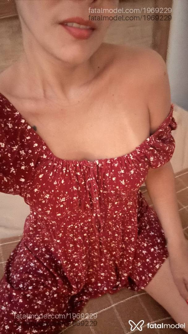 Acompanhante mulher com cabelo castanho de olhos castanhos - Alice Ferri