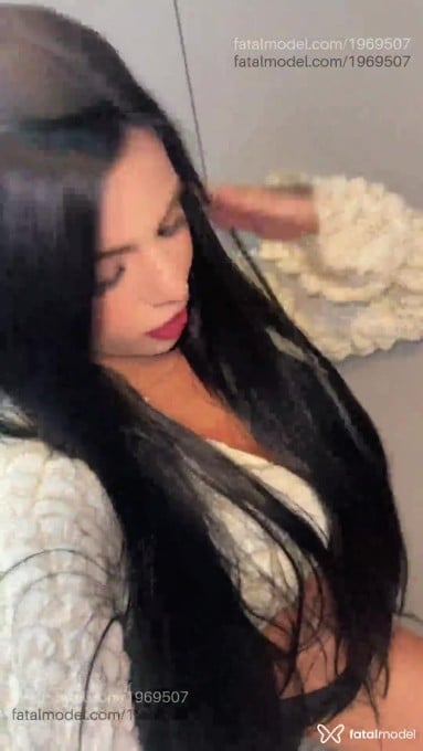 Acompanhante mulher com cabelo castanho de olhos verdes em São Paulo - Maitê Dias