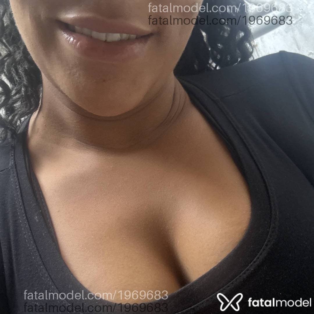 Acompanhante mulher com cabelo castanho de olhos castanhos - Joyce