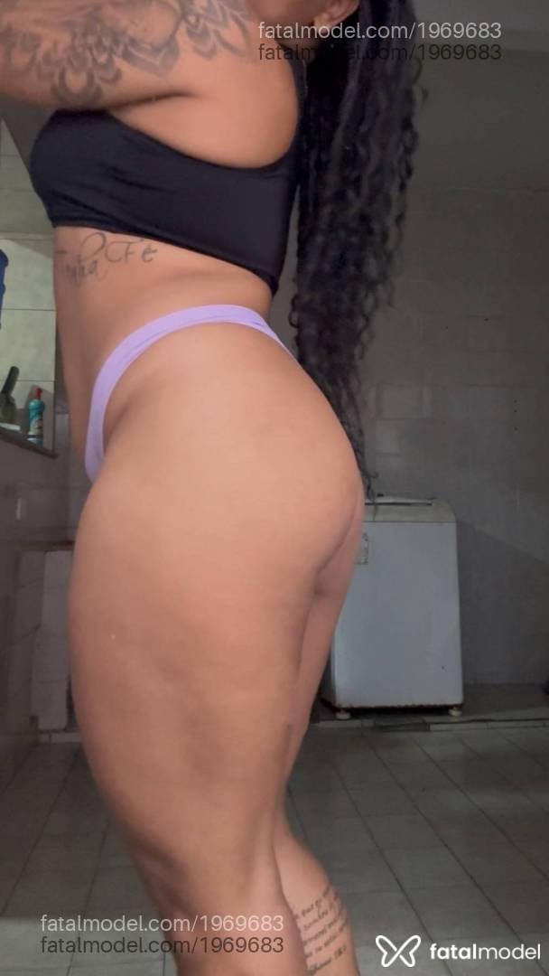 Acompanhante mulher com cabelo castanho de olhos castanhos - Safira