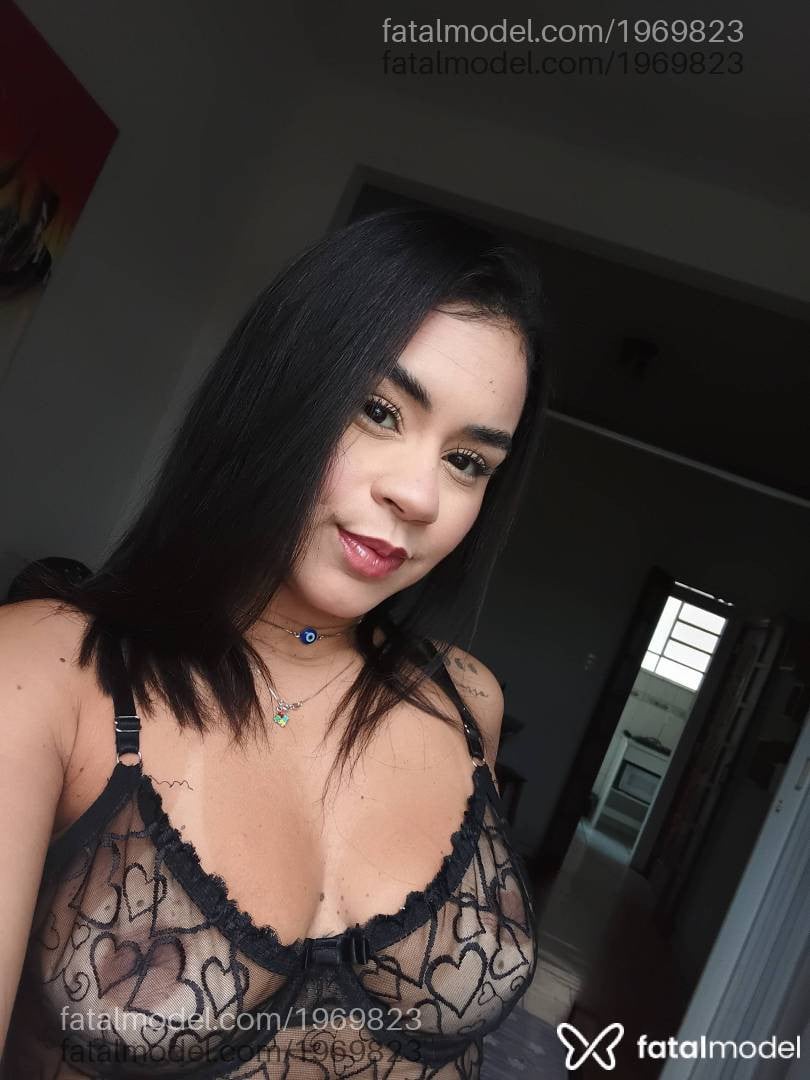 Acompanhante mulher morena (o) de olhos castanhos - Mia Pimentel