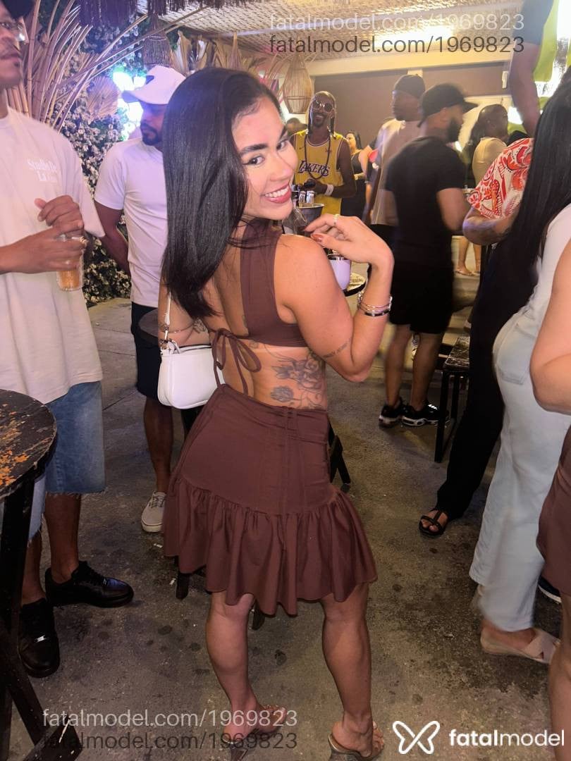 Acompanhante mulher morena (o) de olhos castanhos - Mia Pimentel