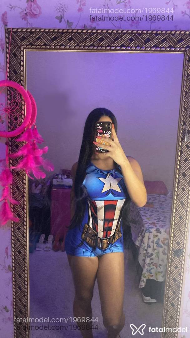 Acompanhante mulher trans com cabelo castanho de olhos castanhos - Gaby Ferreira
