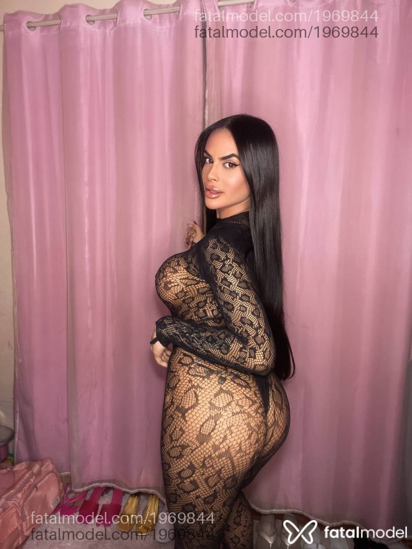 Acompanhante mulher trans com cabelo castanho de olhos castanhos - Gaby Ferreira