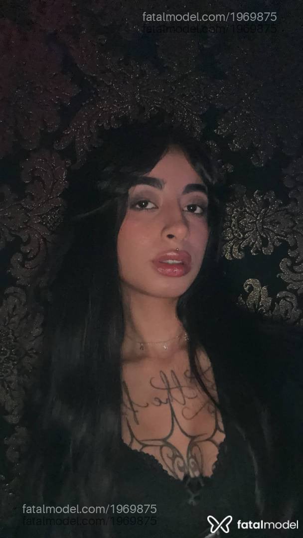 Acompanhante mulher morena (o) de olhos pretos - Lua