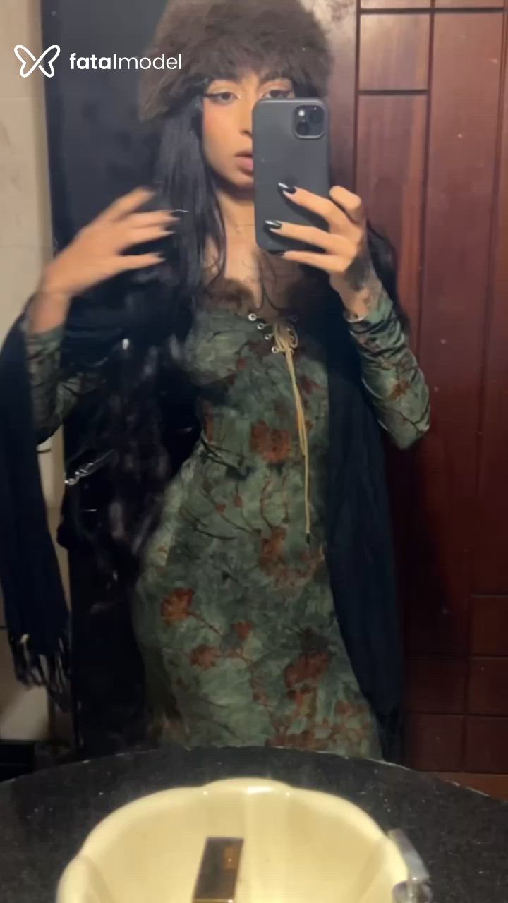 Acompanhante mulher morena (o) de olhos pretos - Lua