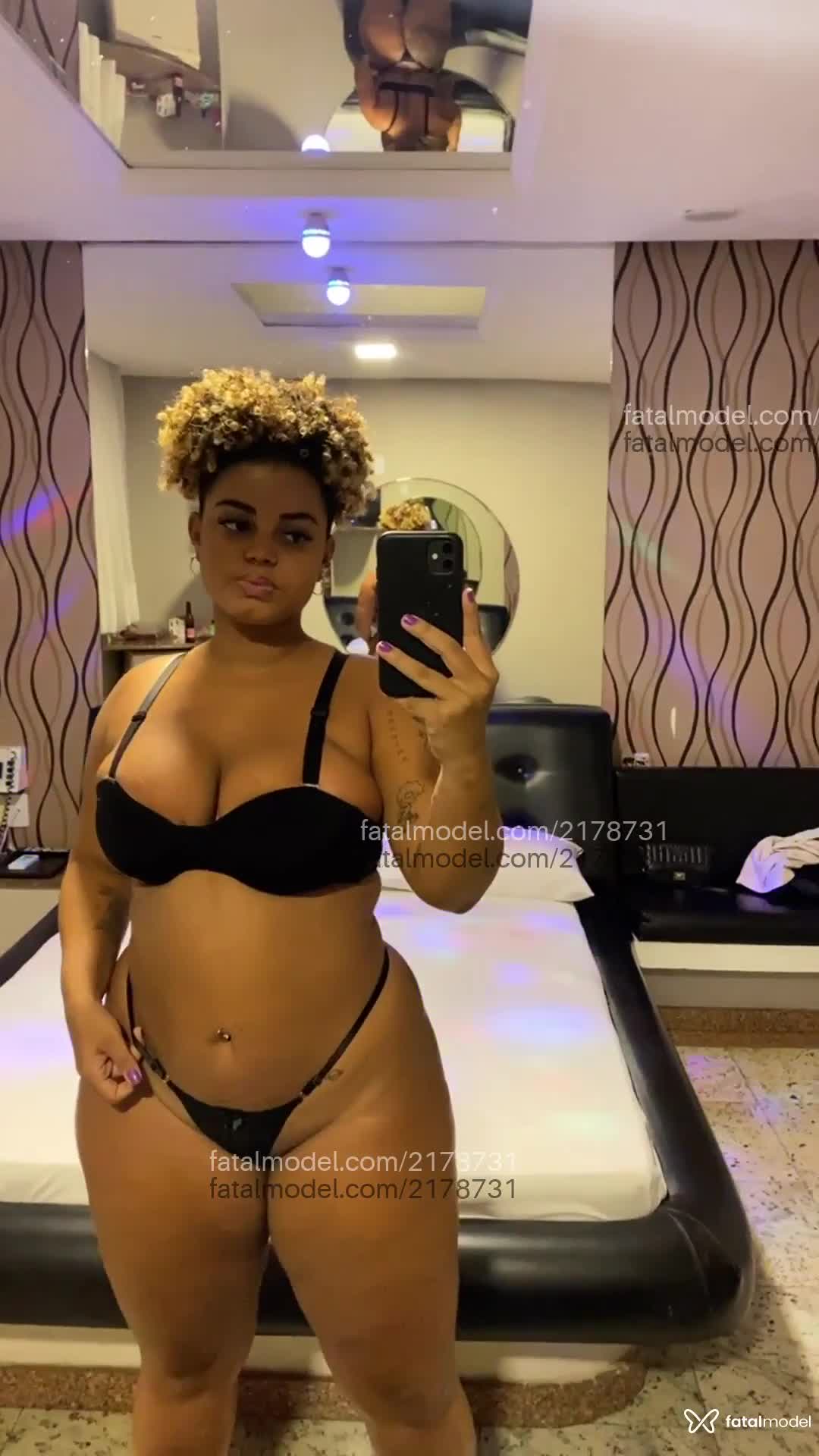 Acompanhante mulher com cabelo castanho de olhos pretos em Virtual - Samara