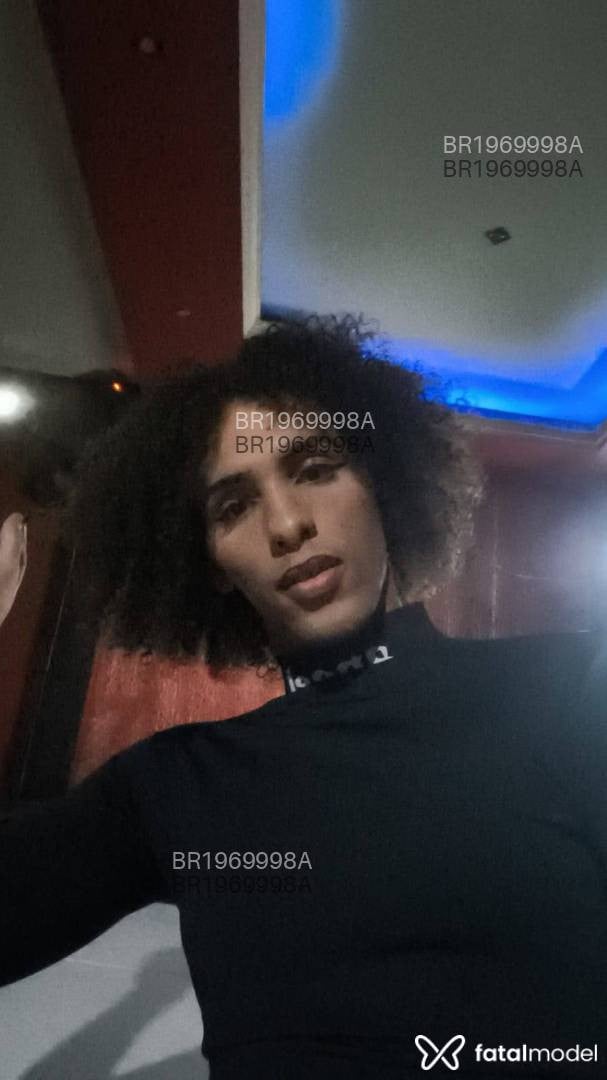 Acompanhante mulher trans com cabelo castanho de olhos castanhos em Niterói - Natalia