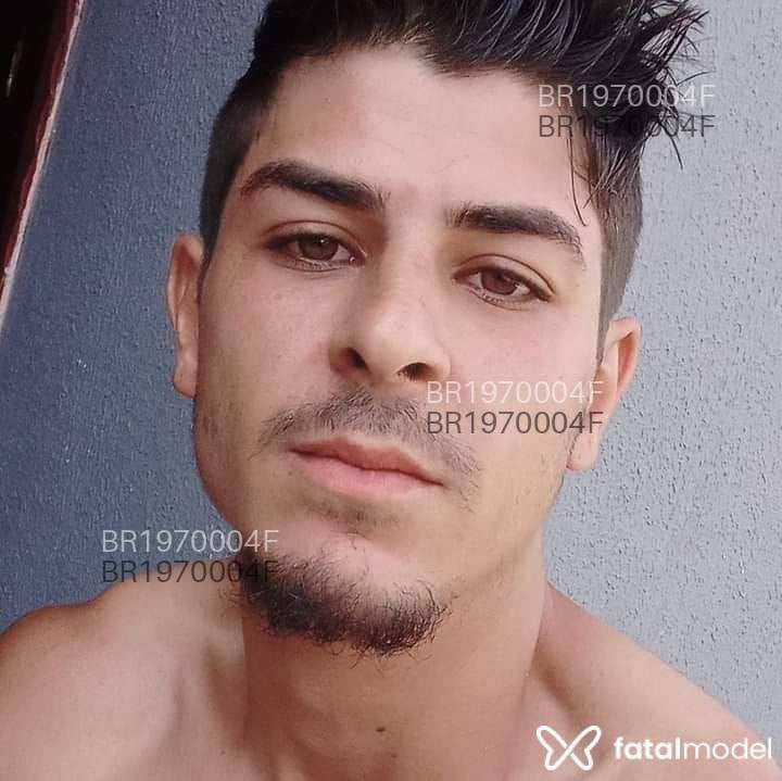 Acompanhante homem com cabelo castanho de olhos mel em Virtual - Cris Luiz