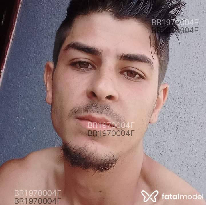 Acompanhante homem com cabelo castanho de olhos mel em Virtual - Cris Luiz