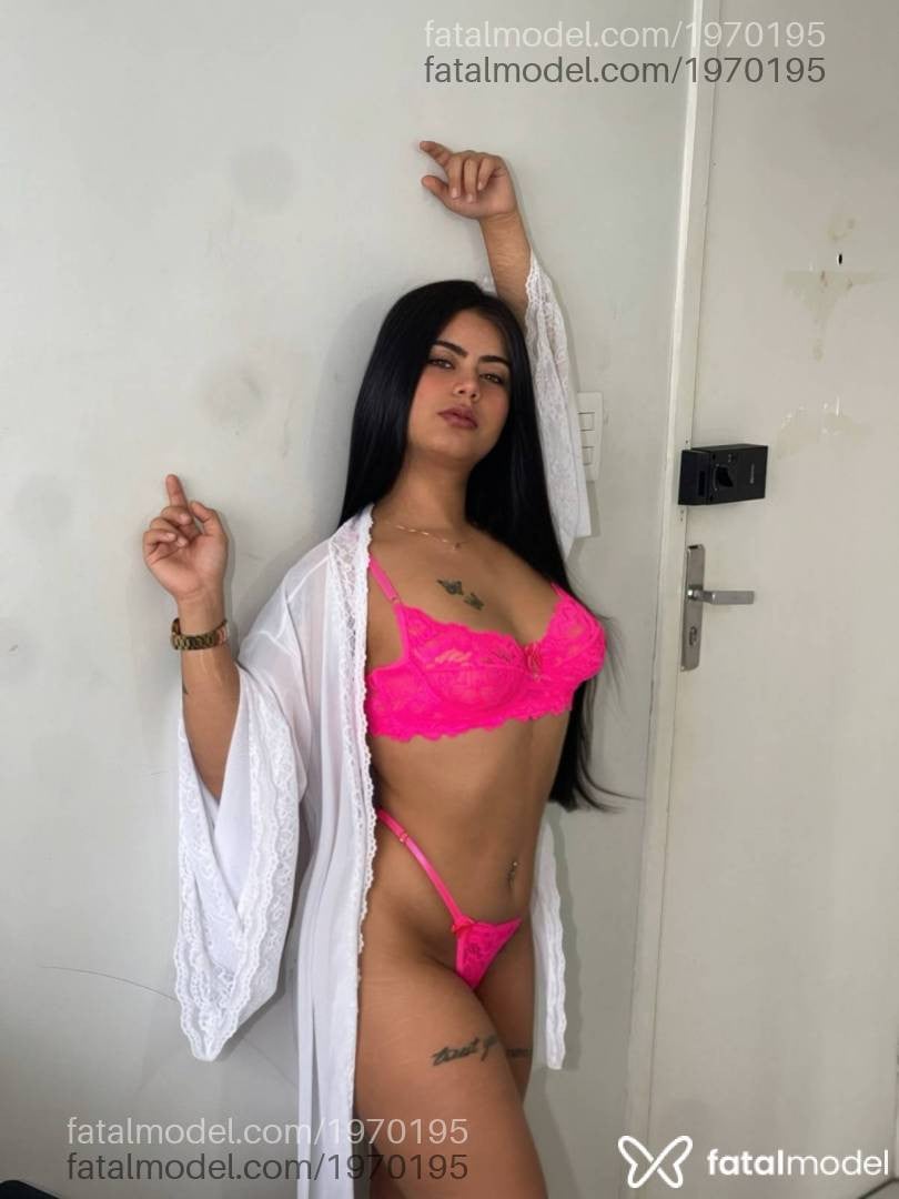 Acompanhante mulher morena (o) de olhos verdes - Alice