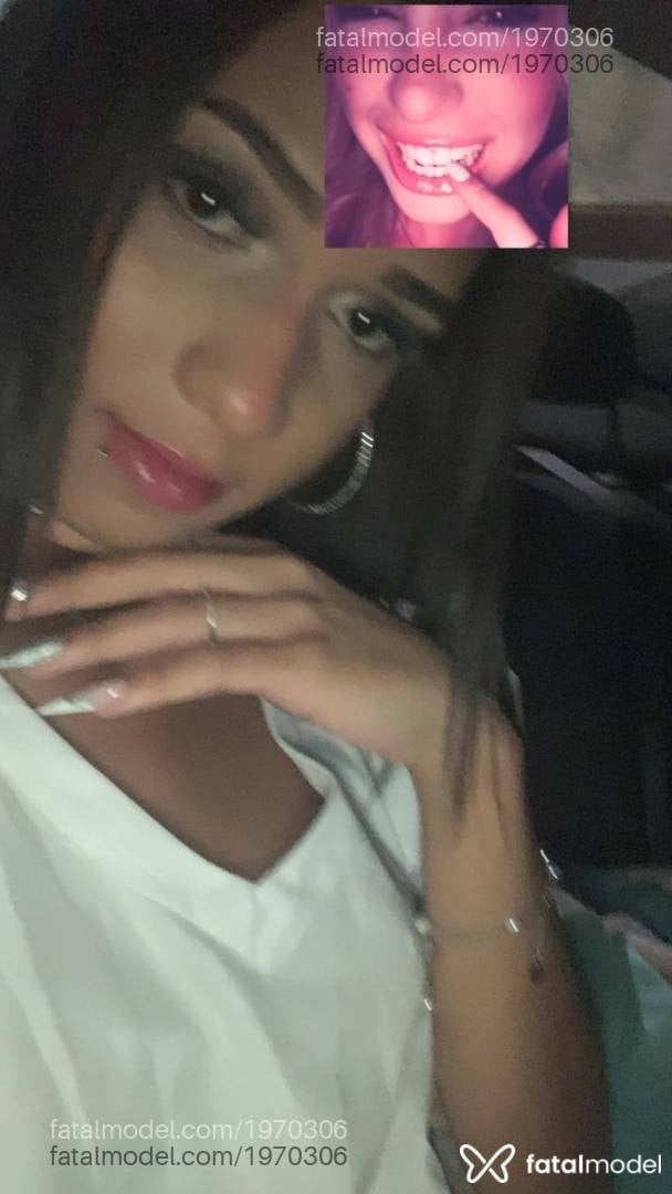 Acompanhante mulher trans morena (o) de olhos pretos - Agnes