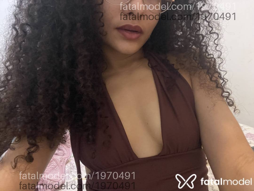 Acompanhante mulher com cabelo castanho de olhos castanhos em Virtual Acompanhante mulher com cabelo castanho de olhos castanhos em Virtual - Kai Boss