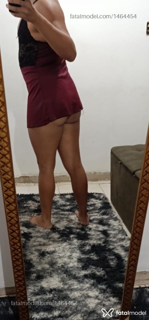 Acompanhante não-binário com cabelo castanho de olhos castanhos em Araxá Acompanhante não-binário com cabelo castanho de olhos castanhos em Araxá - Celina Cdz