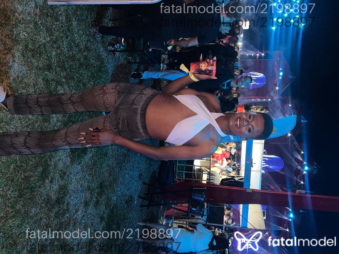 Acompanhante homem trans morena (o) de olhos castanhos em Uruaçu - Monatha