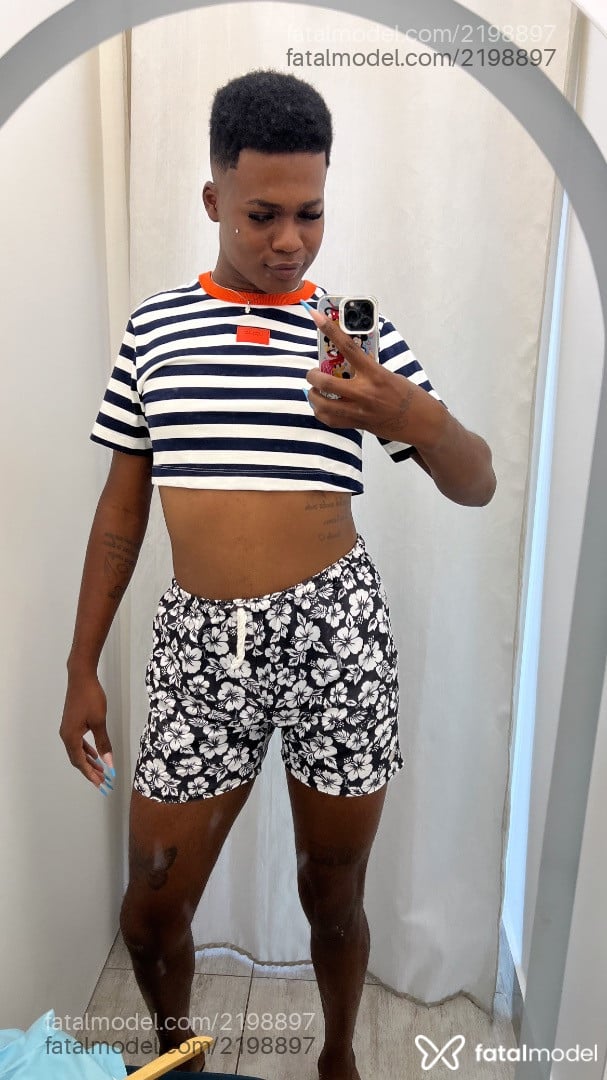 Acompanhante homem trans morena (o) de olhos castanhos em Uruaçu - Monatha