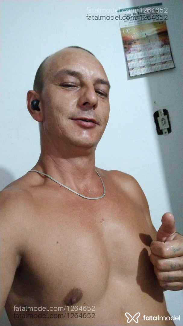 Acompanhante homem com cabelo castanho de olhos castanhos em Virtual Acompanhante homem com cabelo castanho de olhos castanhos em Virtual - Alemao