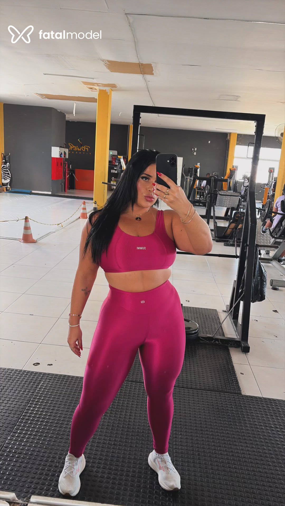 Acompanhante mulher com cabelo castanho de olhos castanhos em Vitória da Conquista Acompanhante mulher com cabelo castanho de olhos castanhos em Vitória da Conquista - Beatriz