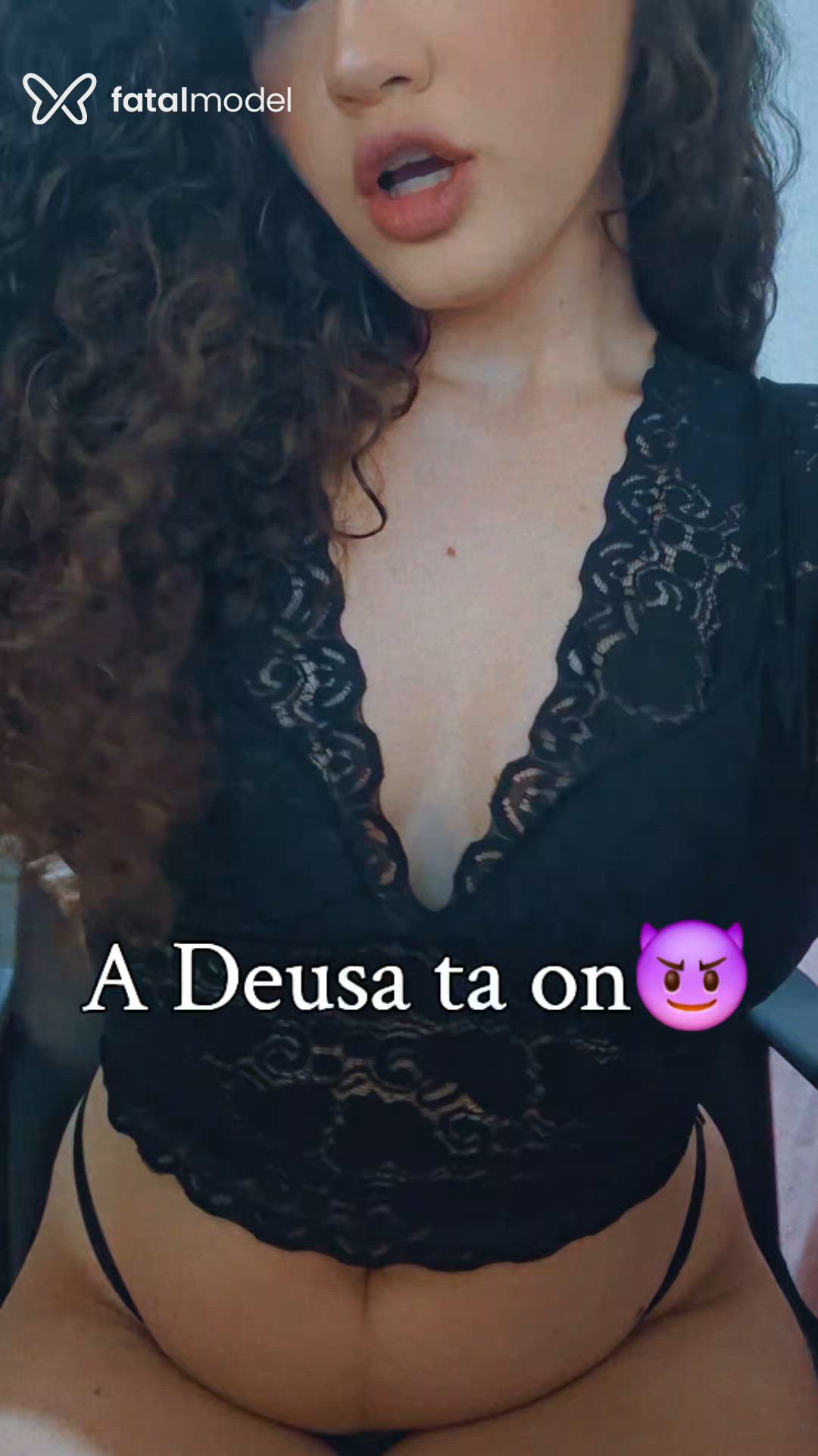 Acompanhante mulher morena (o) de olhos castanhos - Afrodite