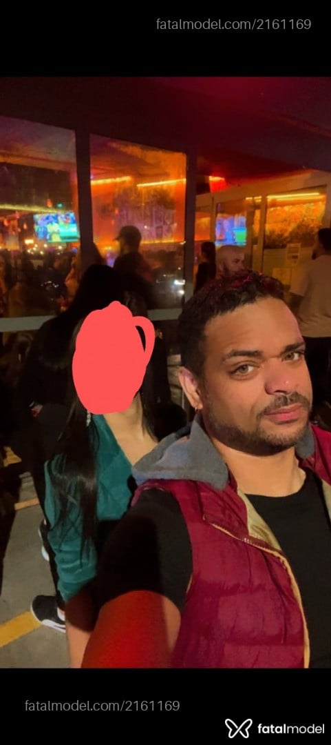 Acompanhante homem com cabelo castanho de olhos verdes em São Paulo Acompanhante homem com cabelo castanho de olhos verdes em São Paulo - Max Rocha