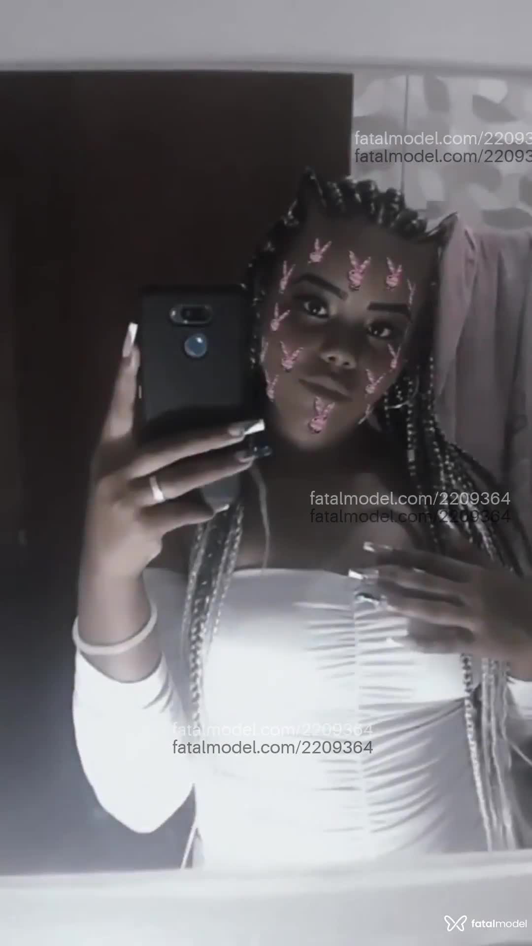 Acompanhante mulher com cabelo castanho de olhos castanhos em Araruama Acompanhante mulher com cabelo castanho de olhos castanhos em Araruama - Jhully Nunes