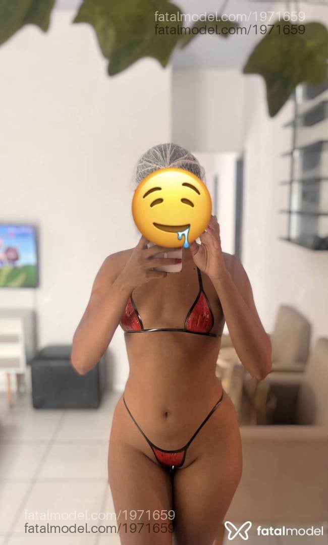 Acompanhante mulher com cabelo castanho de olhos pretos - Evyla