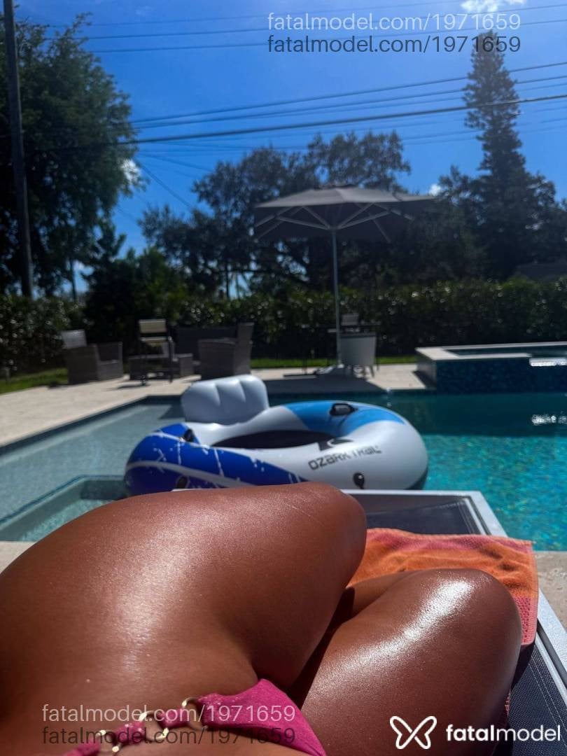 Acompanhante mulher com cabelo castanho de olhos pretos - Evyla