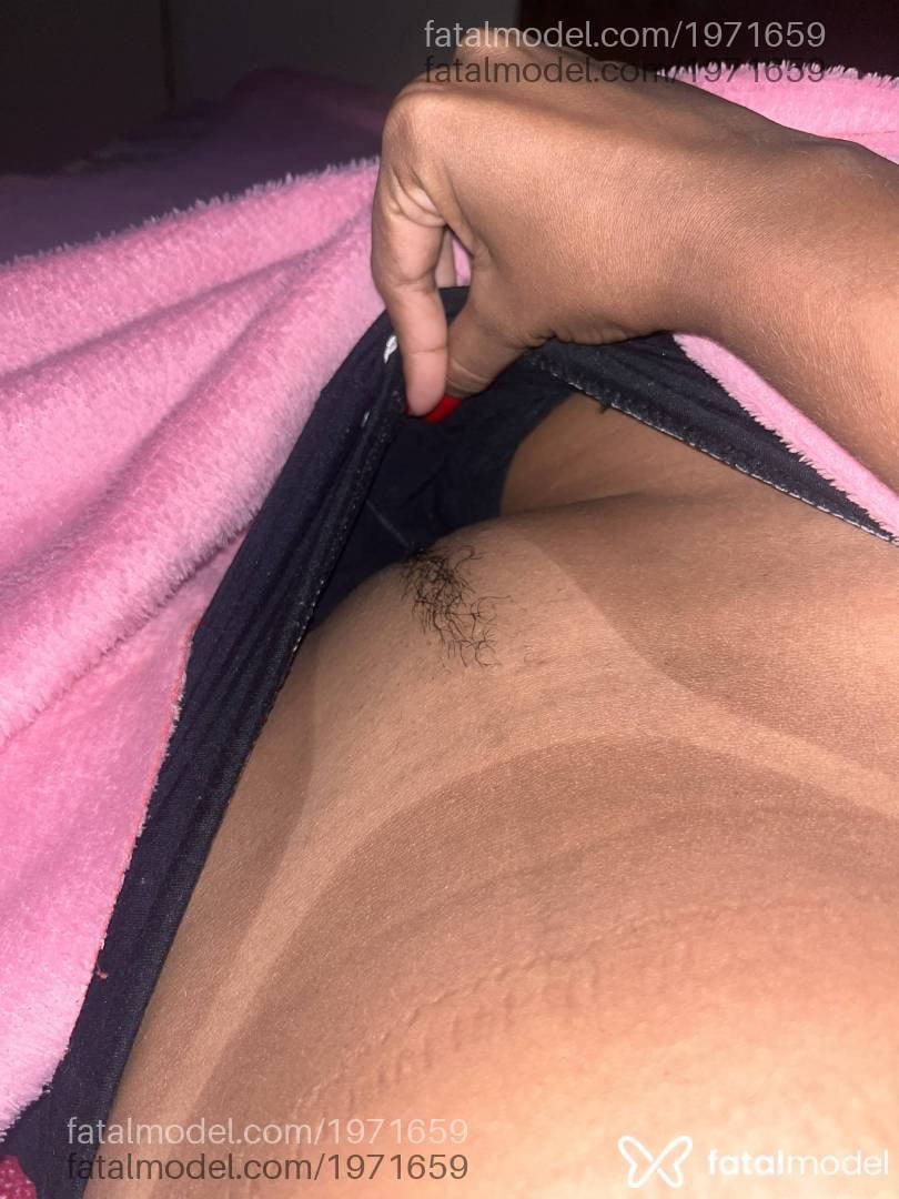 Acompanhante mulher com cabelo castanho de olhos pretos - Evyla