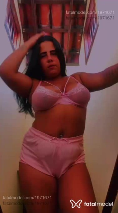 Acompanhante mulher com cabelo castanho de olhos castanhos em Macaé - Thifany